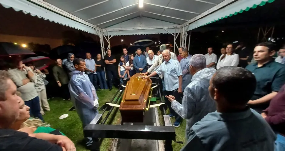 Amigos e familiares se despediram de Arivaldo Maia. Ailton Cruz