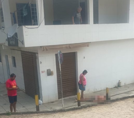 Jovem cai do primeiro andar em Palmeira dos Índios