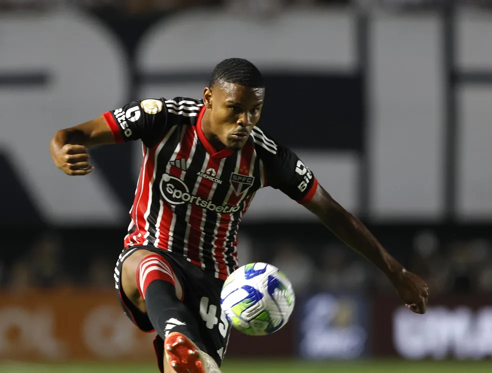 Nathan atuando pelo São Paulo — Foto: Rubens Chiri / São Paulo FC