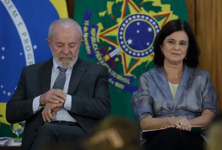 Lula e Nísia em cerimônia que antecedeu reunião no Palácio do Planalto — Foto: Cristiano Mariz / O Globo