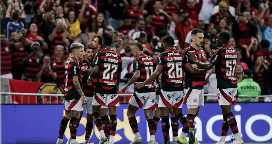 Na despedida para o Mundial de Clubes, Flamengo atropela Fortaleza no Maracanã