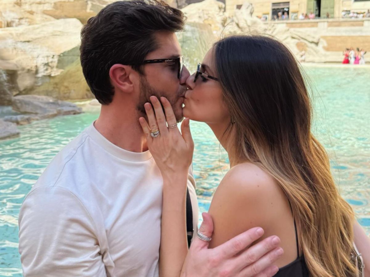 Barriguinha à vista! Camila Queiroz exibe gravidez ao turistar por Roma