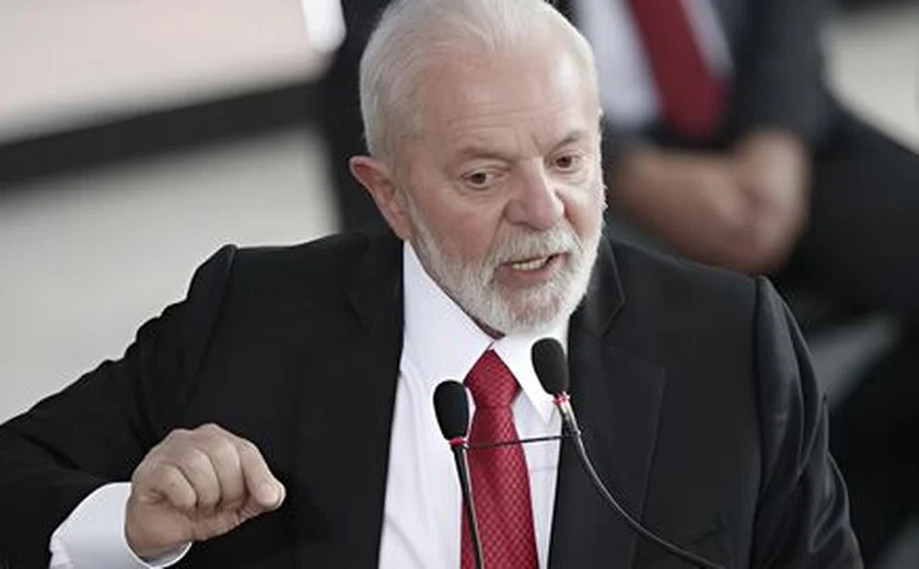 Reunião ministerial tem cobrança de Lula para ministros viajarem mais e divulgarem realizações do governo