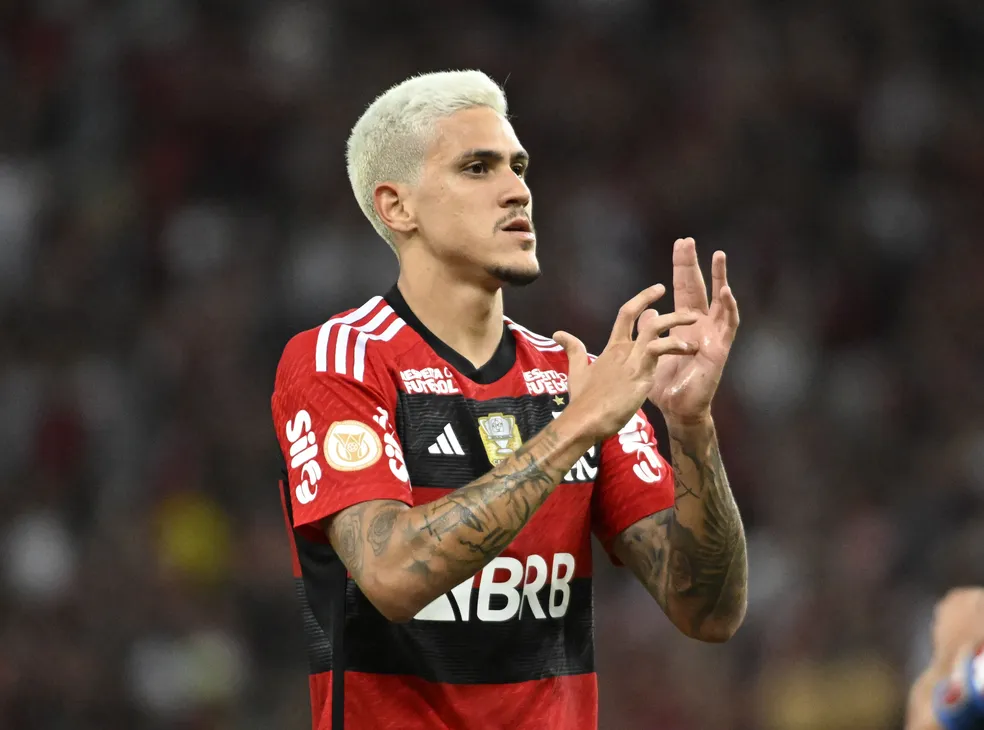 Al Hilal procura Flamengo e Pedro, mas atacante recusa proposta salarial seis vezes maior