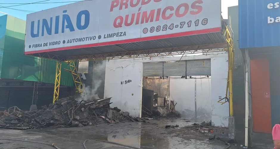 Proprietário estima prejuízo de cerca de R$ 1,5 milhão após incêndio. Foto: Rogério Costa