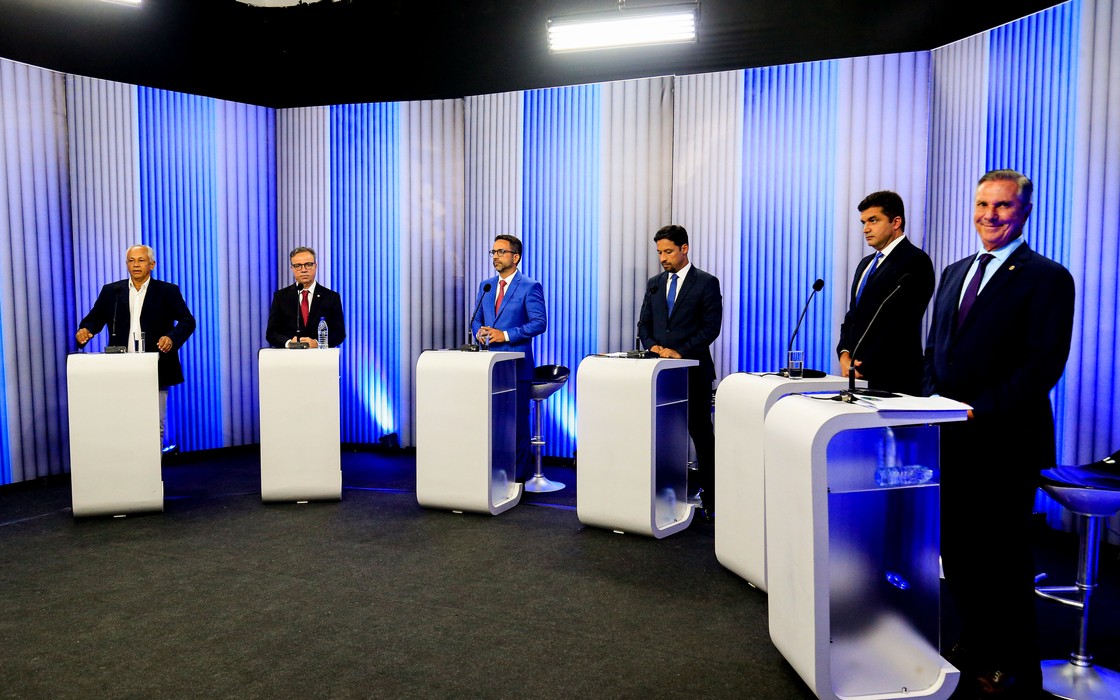 Seis candidatos participaram do debate da TV Gazeta.