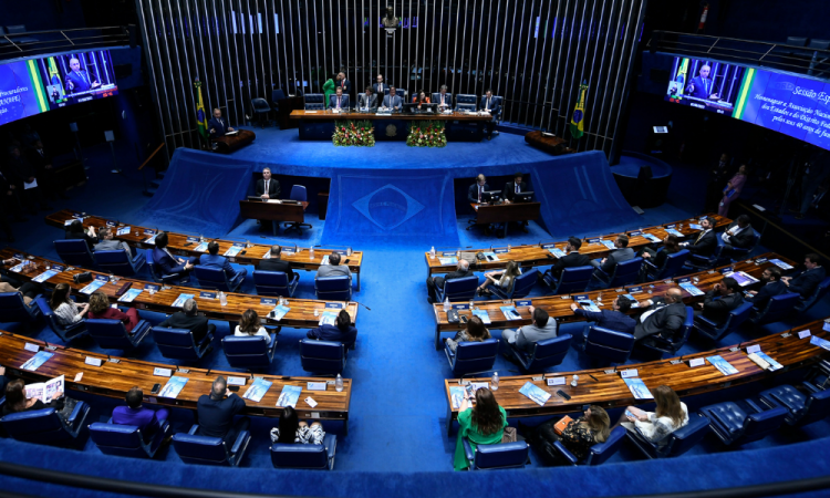 Senado aprova reforma tributária em segundo turno, e PEC volta para a Câmara