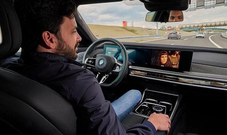 Novo sistema de carro permitem motoristas assistirem Netflix no volante