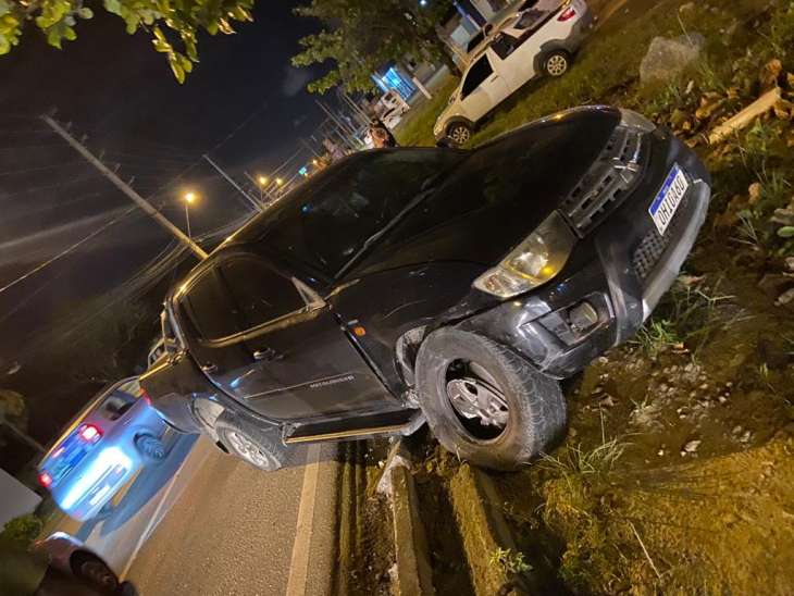 Policial civil aposentado se envolve em acidente na Av. Menino Marcelo