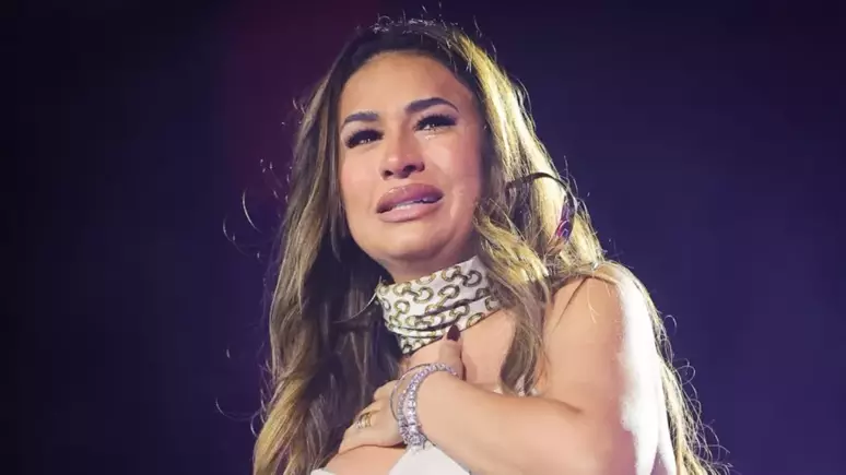 Simone Mendes chora em show ao desabafar sobre problemas na voz: 'Uma das piores coisas'  