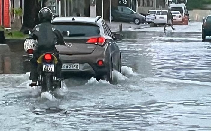 Inmet emite alerta de chuvas intensas e ventos fortes em todo o estado