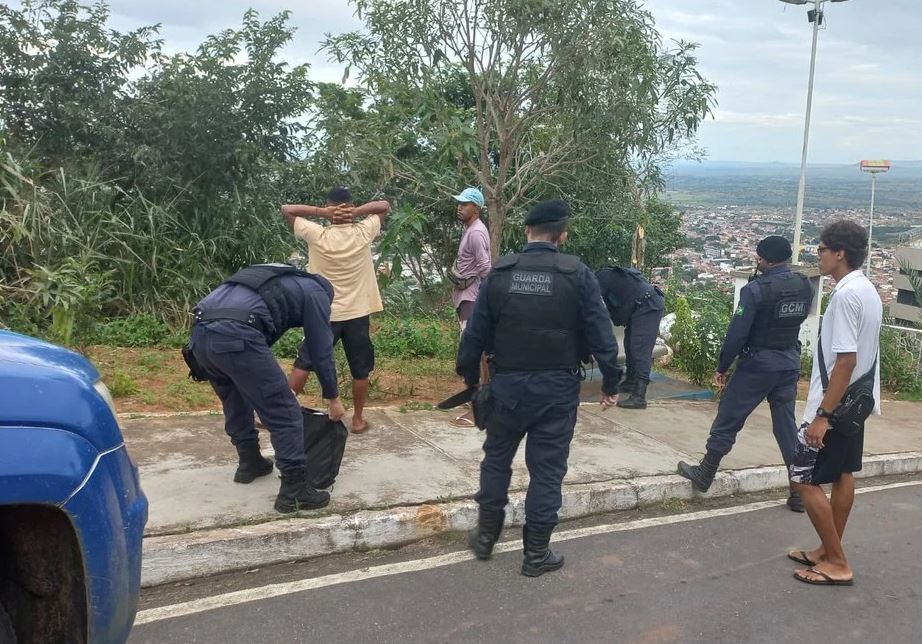 Jovem é ameaçado com uma faca por dois indivíduos e aciona Guarda Municipal de Palmeira