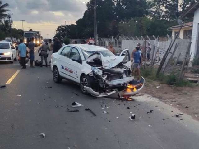 Táxi de Palmeira dos Índios colide contra motocicleta na AL-115, em Igaci