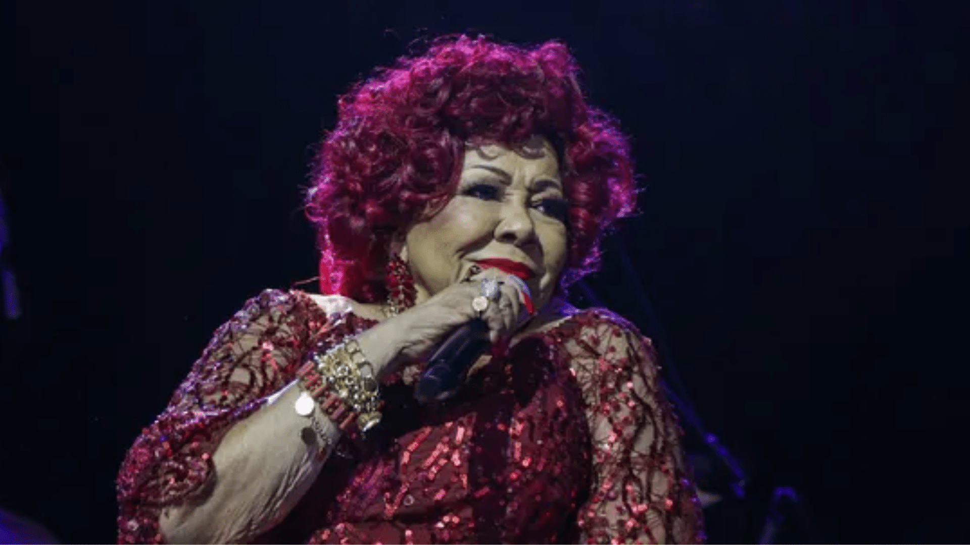 Alcione precisa deixar às pressas apresentação em navio