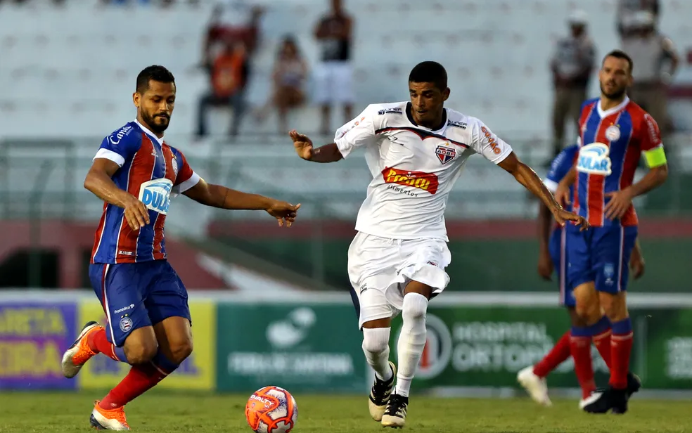 Deon, do Bahia de Feira, morre durante treino na Arena Cajueiro