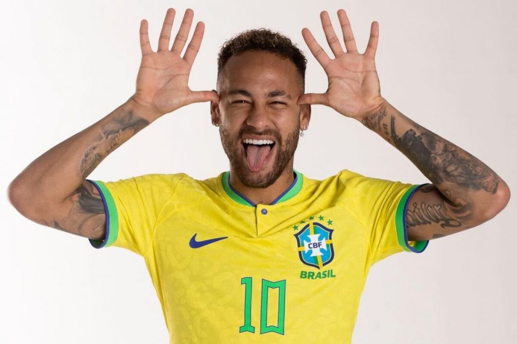 Copa do Mundo: Neymar é tietado por membro da família real do Catar