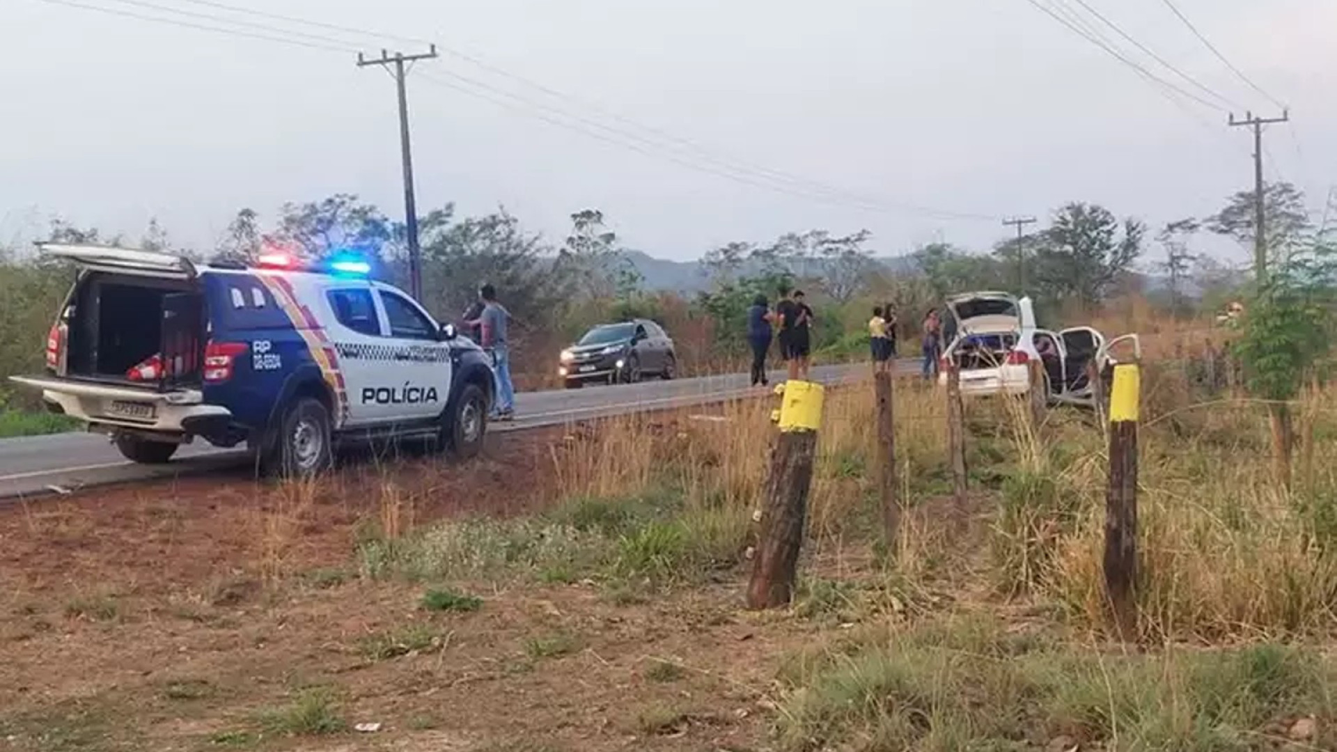 Motorista morre em acidente e irmão mata os sobreviventes 