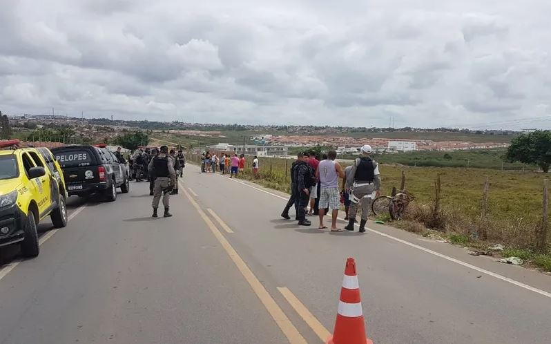 Colisão entre motocicletas deixa dois condutores feridos na AL-115, em Arapiraca