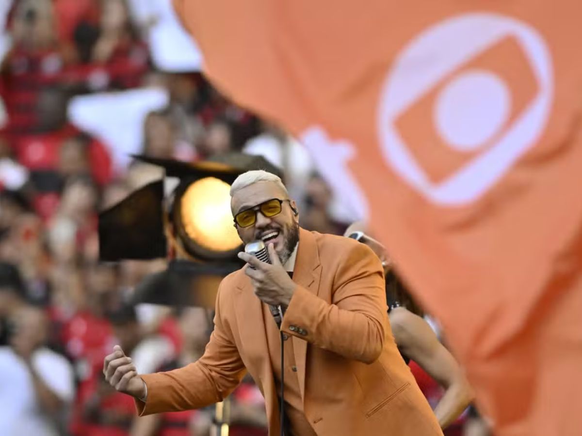 Belo brilha na Globo, lidera audiência em jogo e fãs clamam por especial de fim de ano