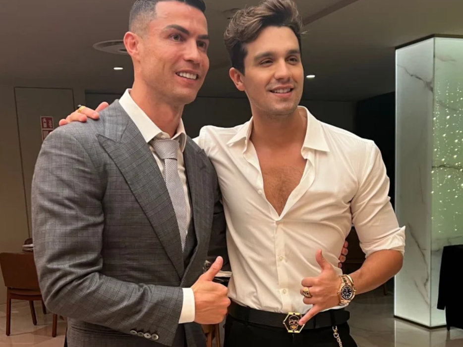 Luan Santana ganha um Rolex de Cristiano Ronaldo: "Que momento"