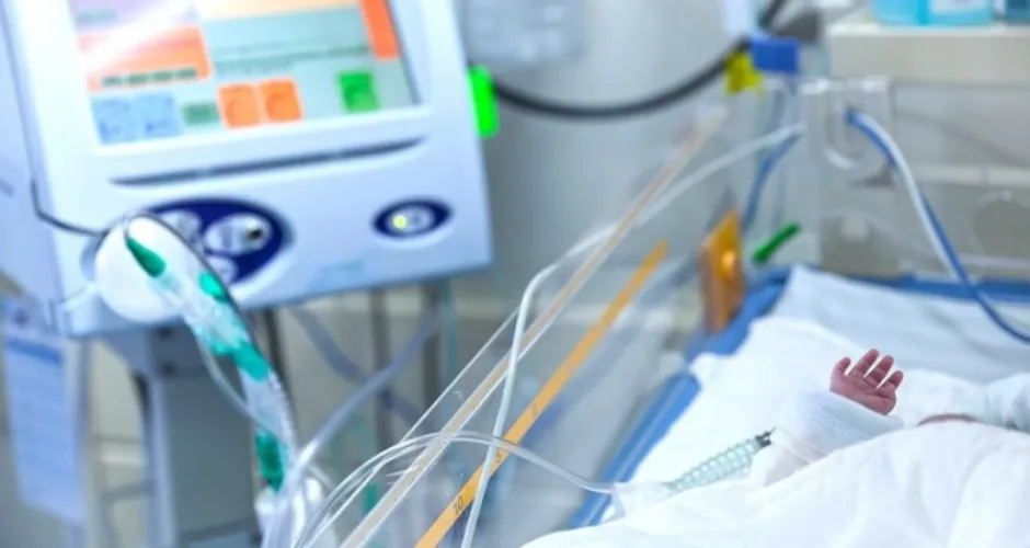 Bebê recém-nascido perde o pênis em cirurgia de circuncisão