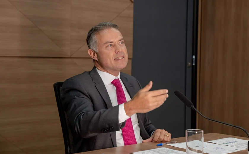 Pesquisa aponta que maioria dos ministros de Lula é mal avaliada; Renan Filho tem 54% de reprovação