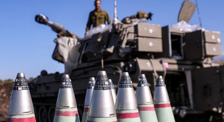 Exército israelense bombardeia 'célula terrorista' que operava na fronteira com o Líbano