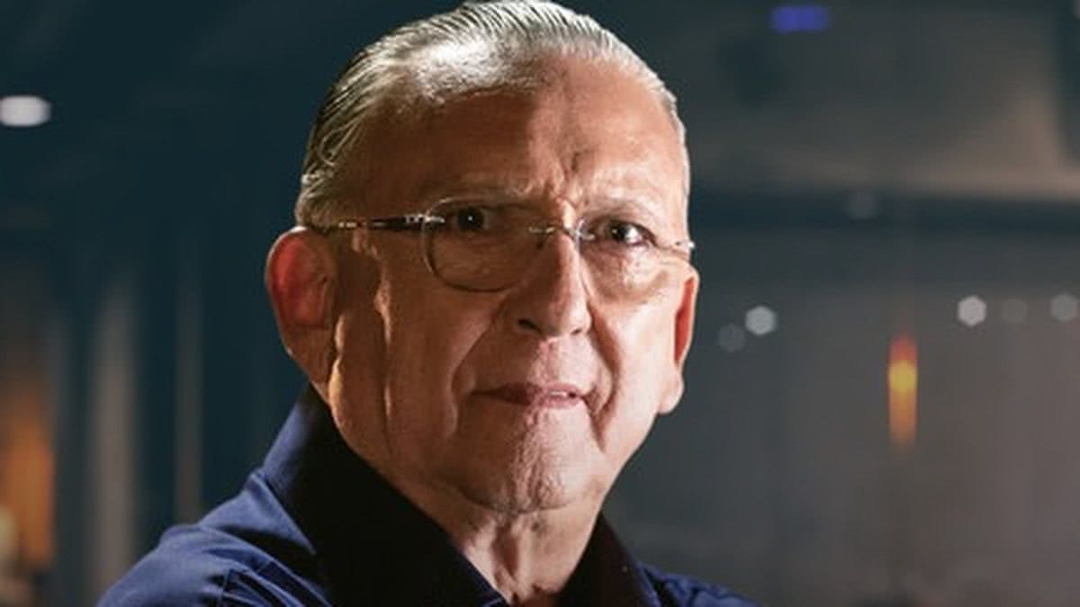 Galvão Bueno detona com nova suposta camisa vermelha da Seleção Brasileira