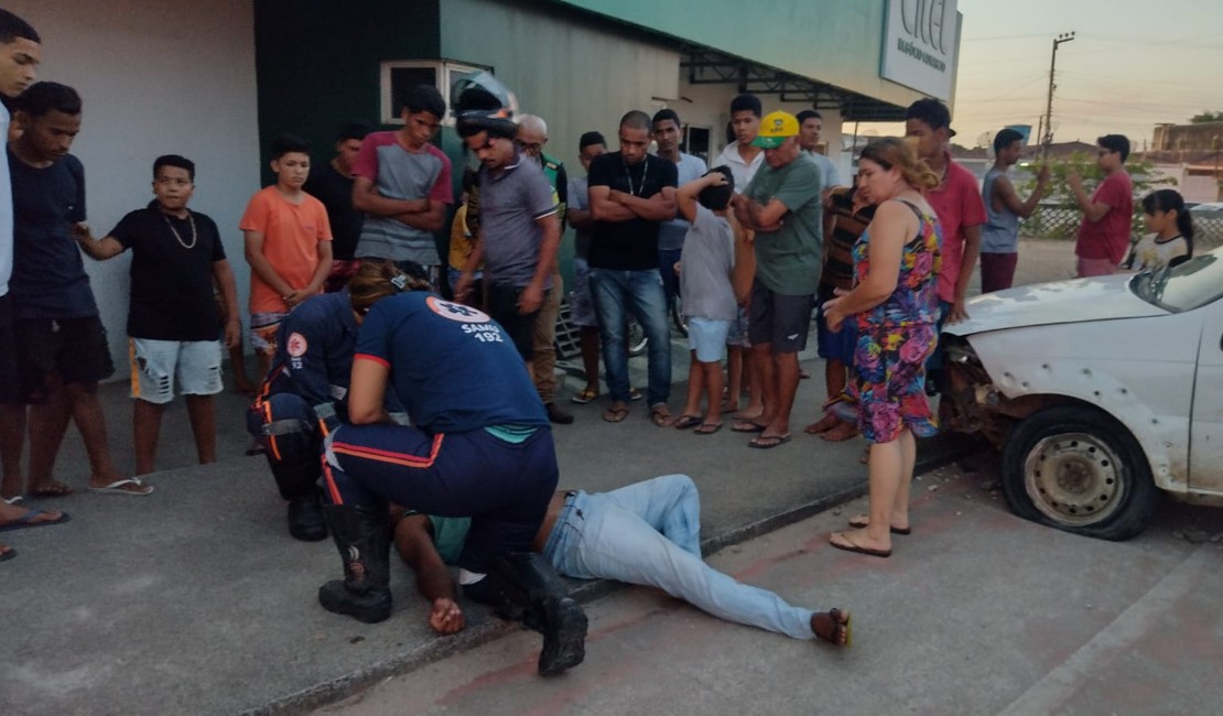 Picape colide contra mureta e roda na pista após motorista perder controle do veículo em Arapiraca