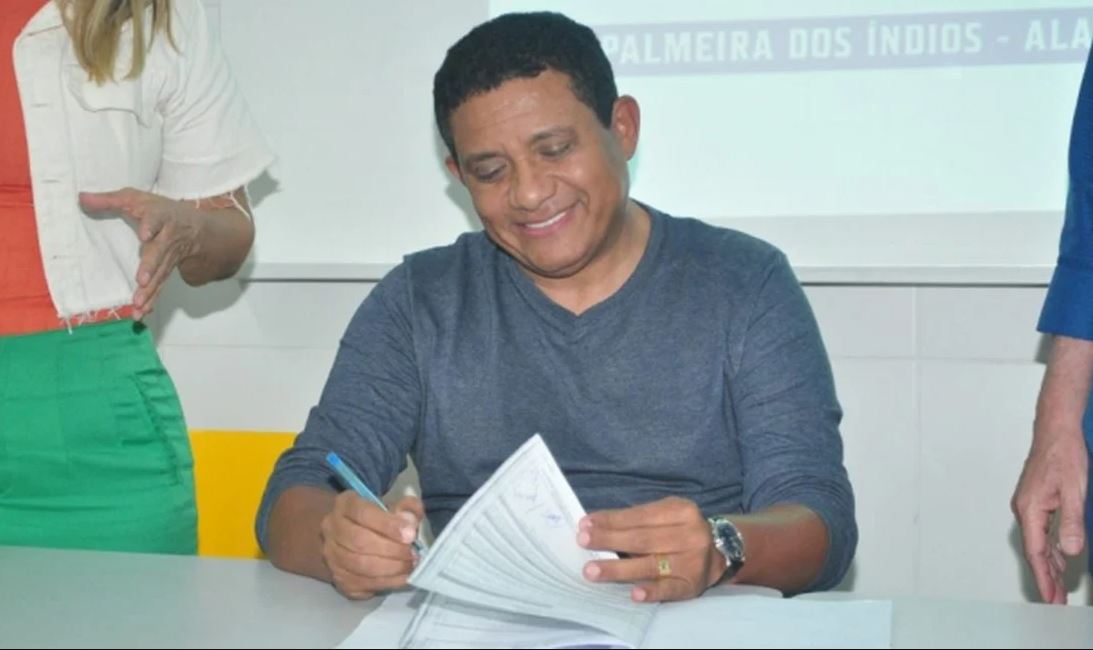 Prefeito assina convênio para aquecer as vendas no comércio de Palmeira dos Índios