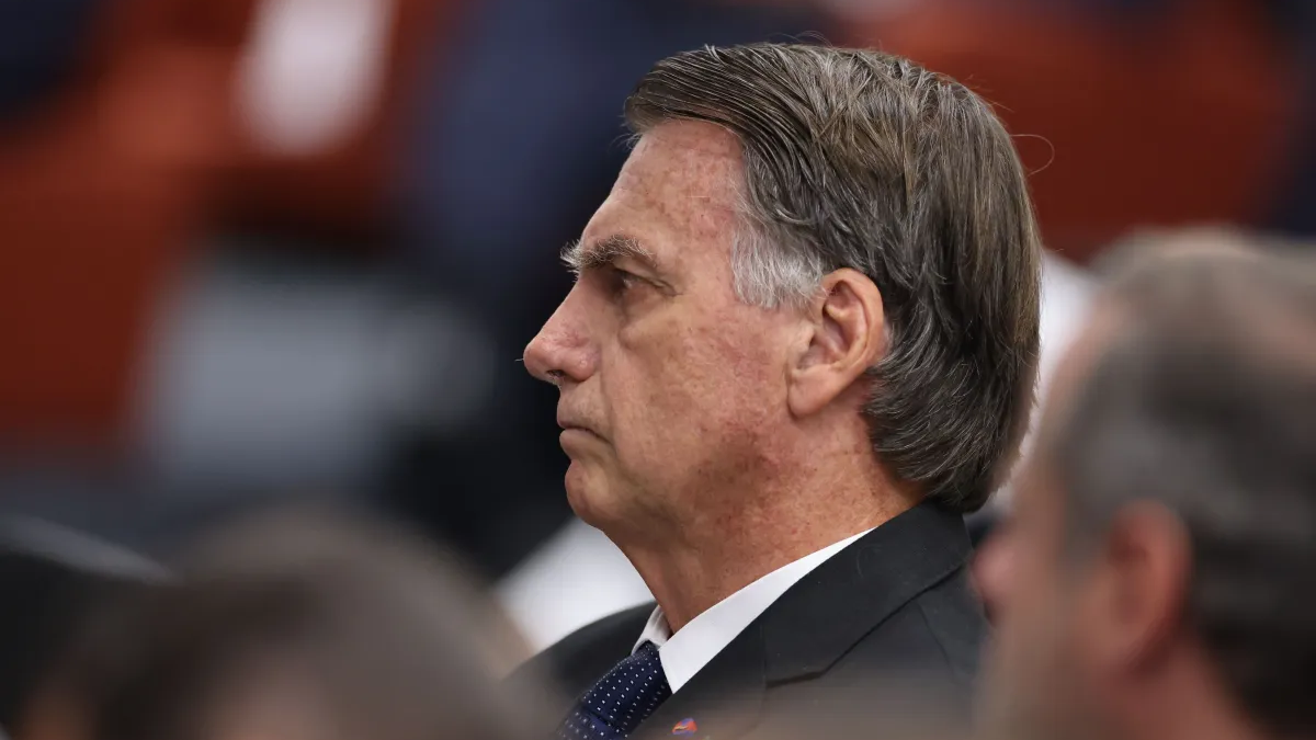 Moraes autoriza Bolsonaro a receber visita de filhos e outros familiares