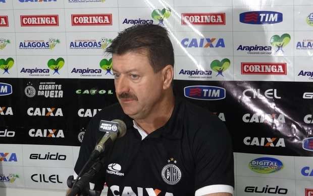  O técnico Leandro Campos comandou o time do ASA na Série B do Brasileirão de 2013 - Foto: Divulgação