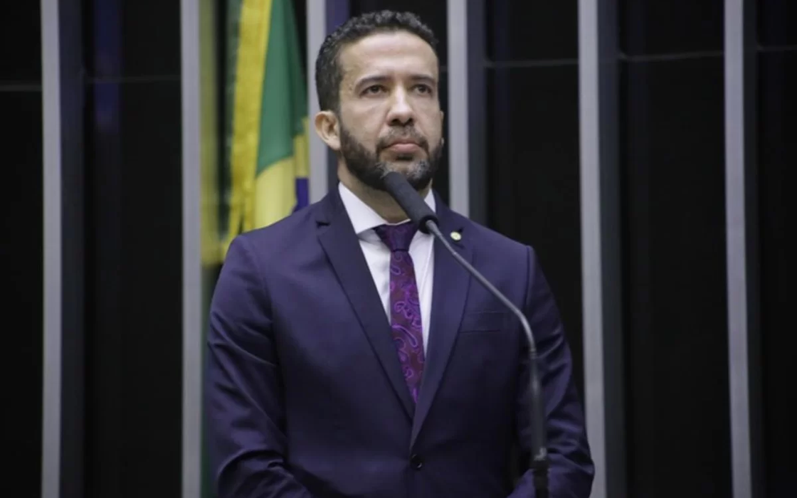 PF vê indícios de 'rachadinha' no gabinete de Janones