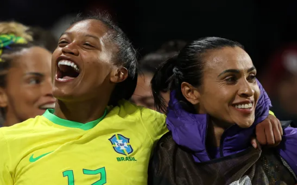 Ary Borges comemora com Marta o quarto gol do Brasil contra o Panamá na Copa do Mundo - Foto: Getty Images