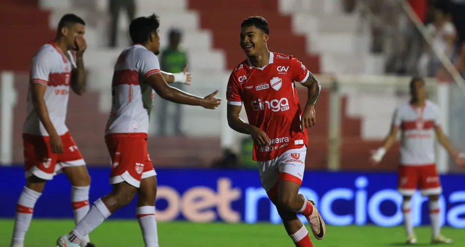 CRB perde para o Vila Nova por 2 a 0 e completa seis jogos sem vencer na Série B