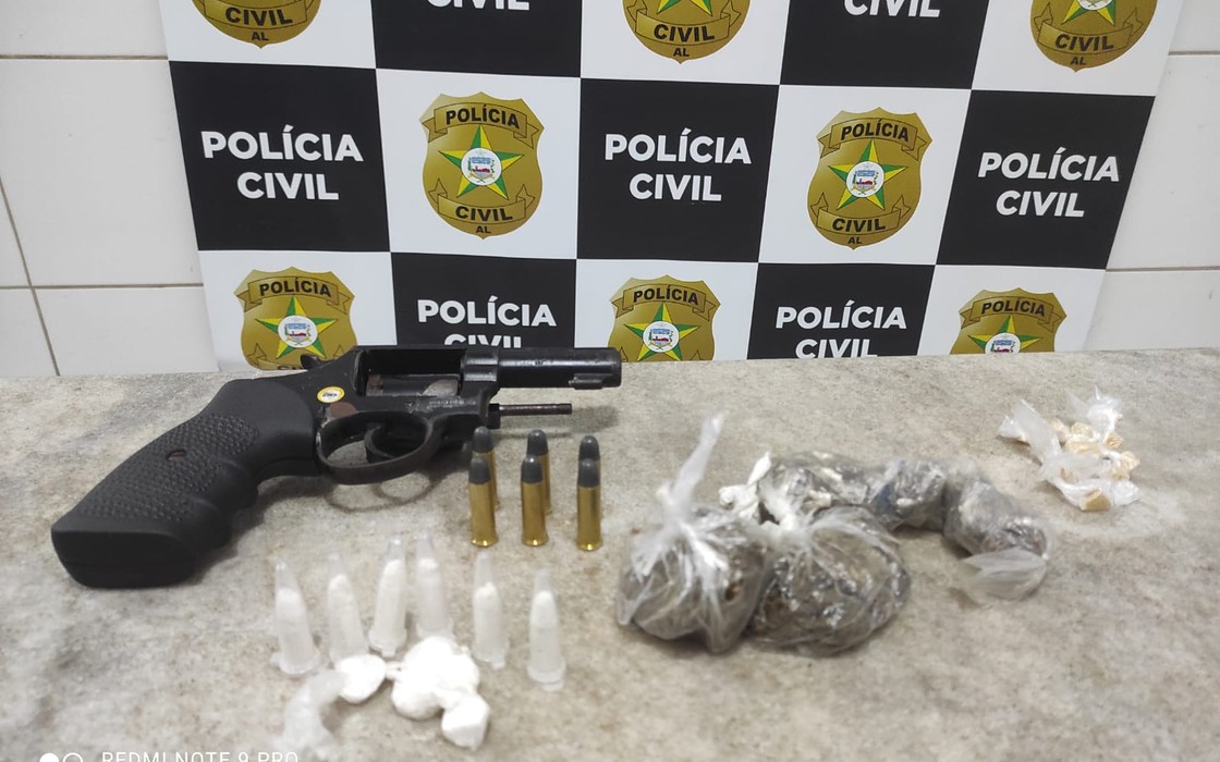 Jovem de 21 anos é preso com drogas e arma em Maceió