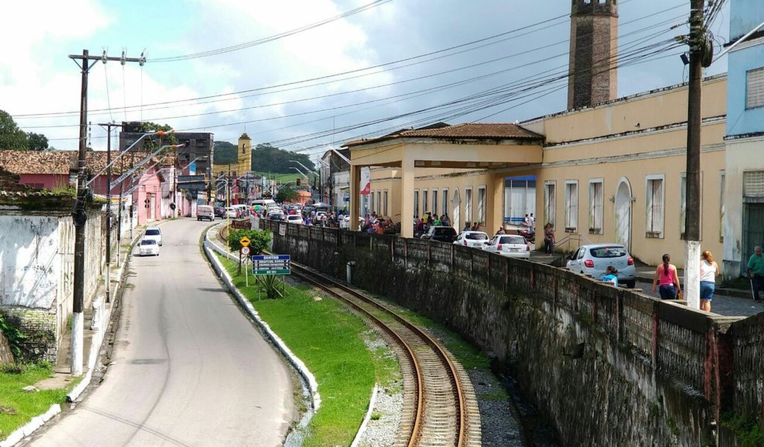 Mulher é encontrada morta em Rio Largo; vítima foi baleada e teve crânio esmagado por golpes de estaca