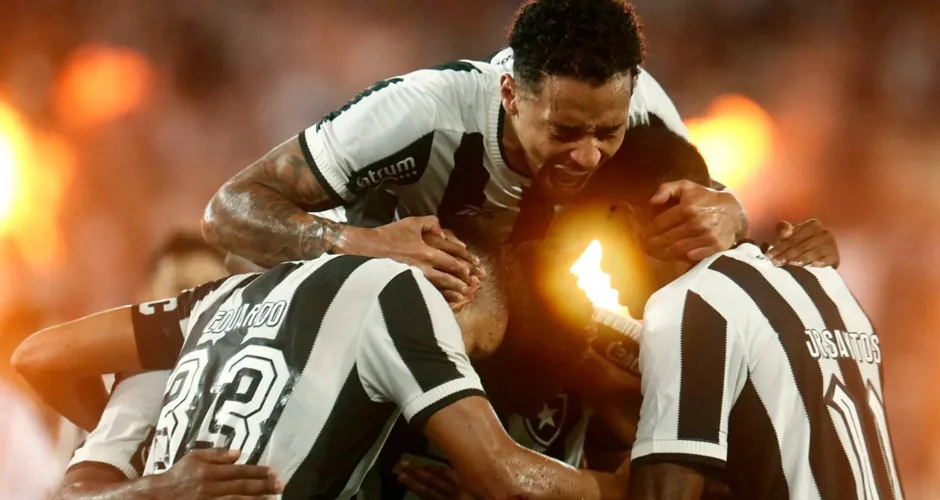 Botafogo vence o Vitória com time misto e larga na frente na 3ª fase