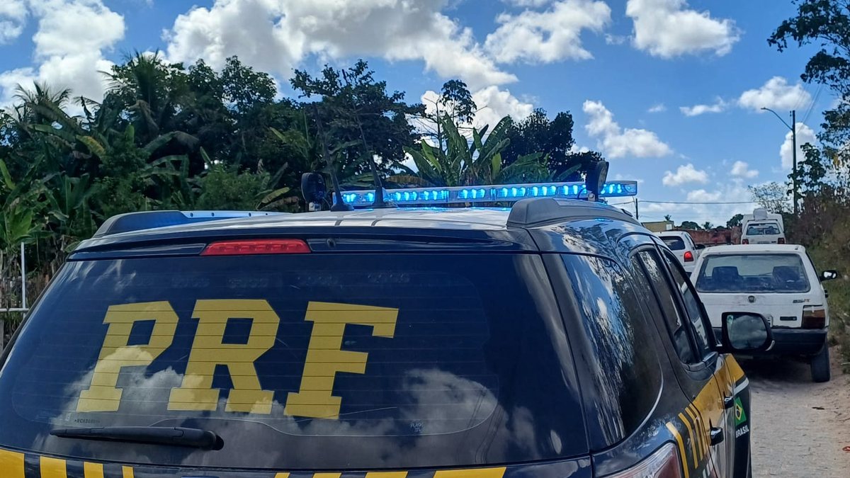 Homem é preso com carro furtado e diz que comprou veículo por R$ 2,5 mil na "Feira do Rato"
