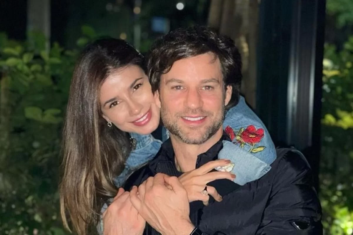 Paula Fernandes termina com Rony Cecconello após 4 anos