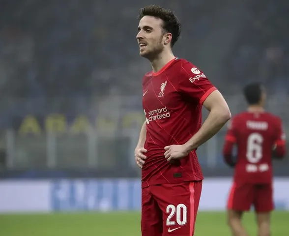 Diogo Jota se machucou no jogo do Liverpool contra a Inter de Milão, pela Liga dos Campeões. — Foto: Getty Images