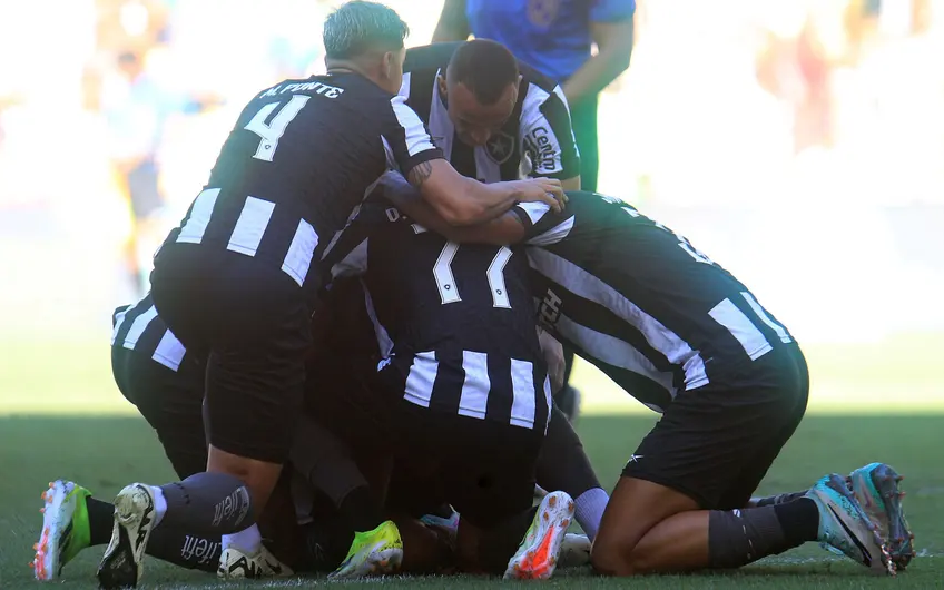 Botafogo vence Fluminense em clássico eletrizante no Maracanã