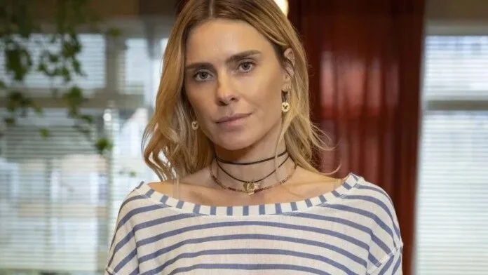 Carolina Dieckmmann 'muda' sobrenome e explica o porquê