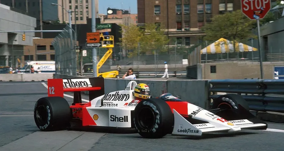 McLaren lembra décadas de 1980 e 1990 com pintura no GP de Singapura