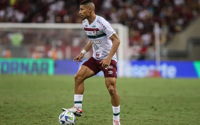 Barcelona analisa contratação de André, do Fluminense