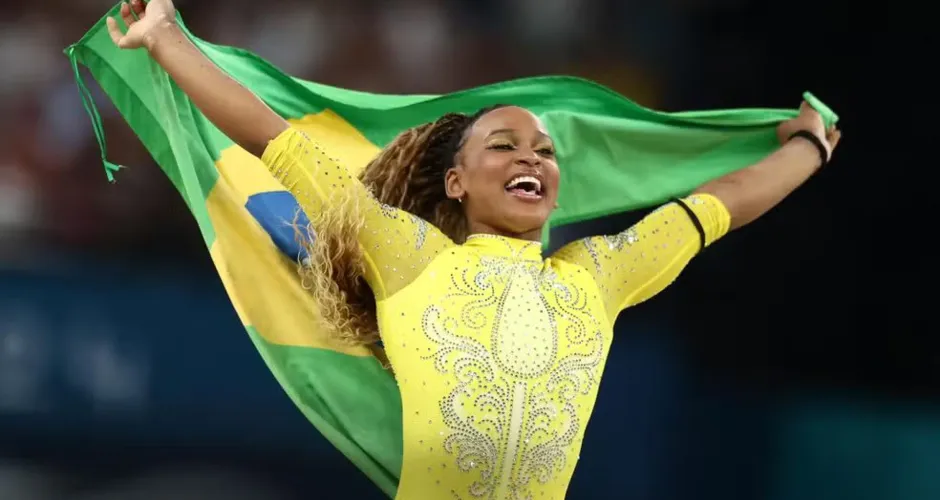 Rebeca Andrade conquista prata na ginástica e chega à quarta medalha olímpica da carreira