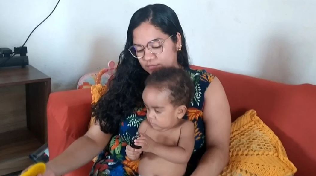 Mãe faz campanha para arrecadar R$80 mil para cirurgia do filho com problemas respiratórios em Palmeira