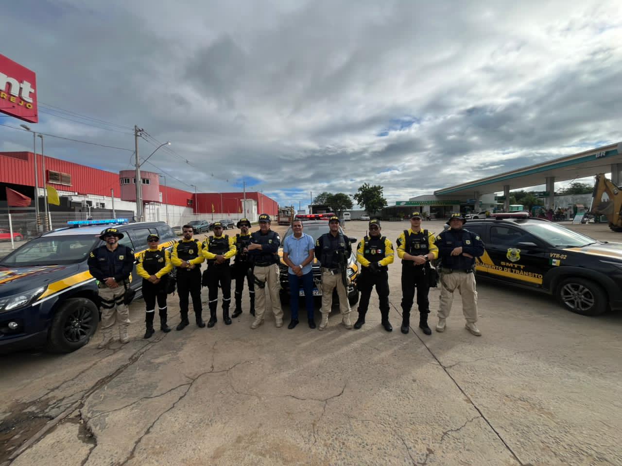 Ação educativa reforça segurança no trânsito com foco em motociclistas e taxistas