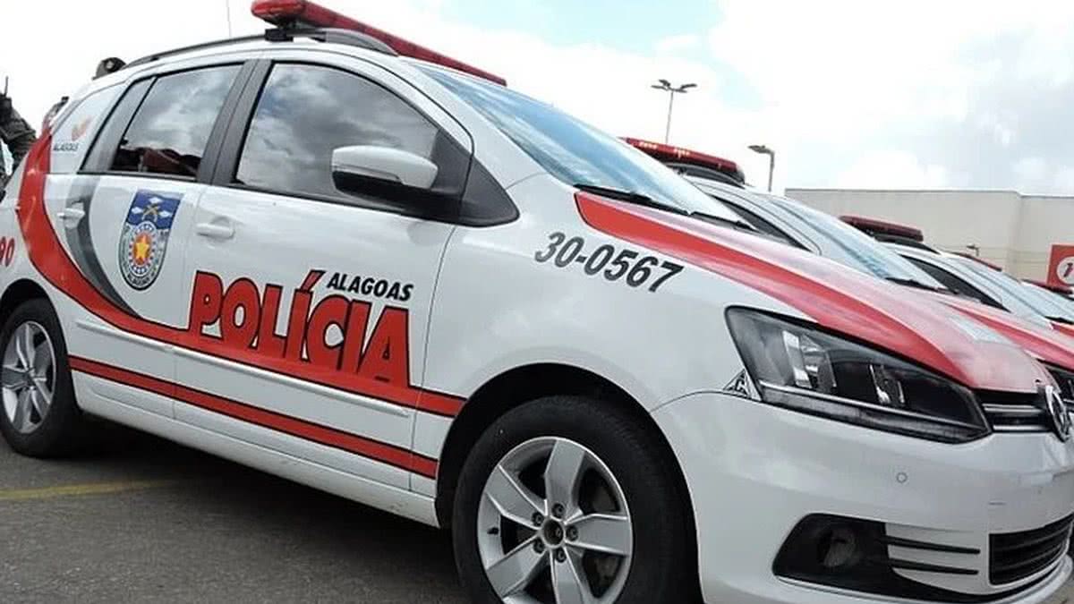 Suspeito é preso após arremessar pedra em irmã e ferir olho de irmão com chute Suspeito é preso após arremessar pedra em irmã e ferir olho de irmão com chute