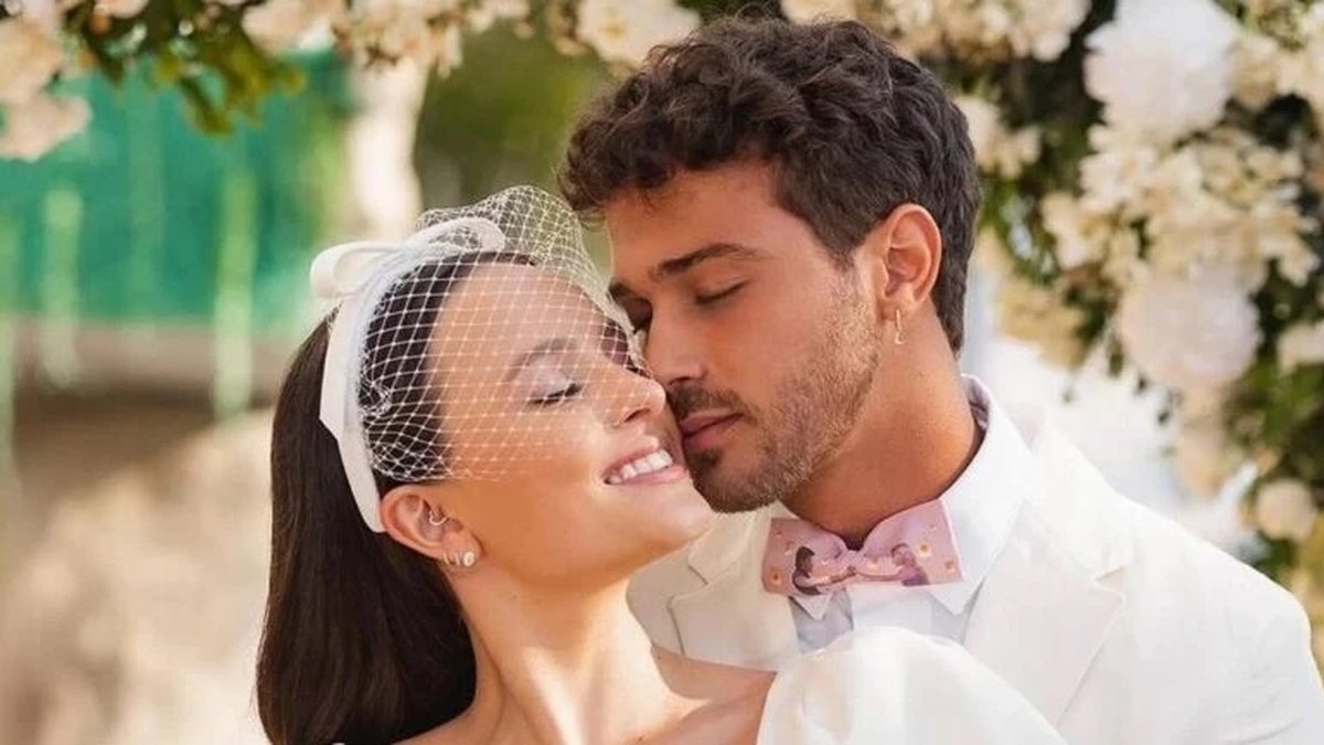 Larissa Manoela abre o jogo sobre plano de filhos com André Frambach